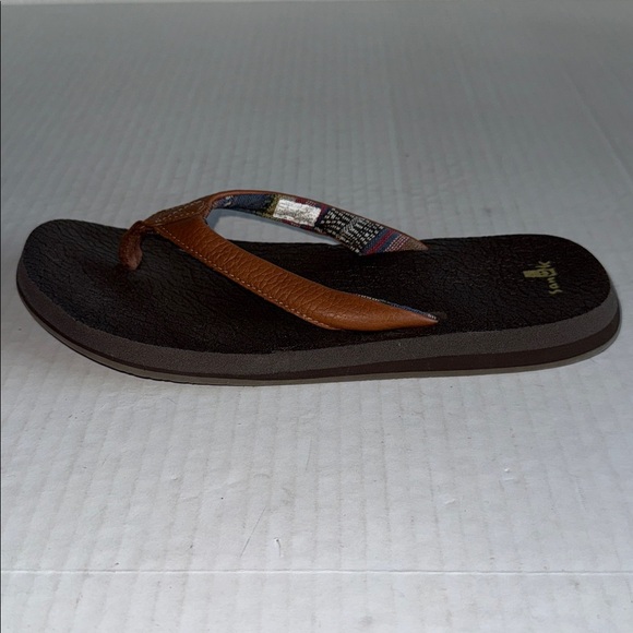 Sanuk Brown Flip Flop Sandals - Picture 2 of 10